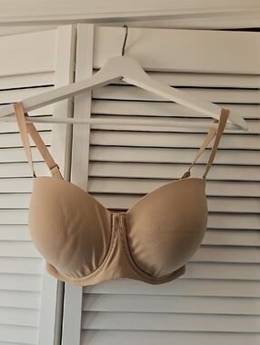 Skims Everyday Nude T-Shirt Bra with Removeable Straps Size 32H